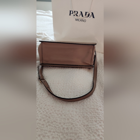 Prada Bag - Picture 3 of 15